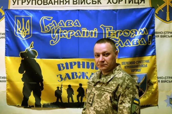 armeitsev-rf-net-v-chasovom-yaru-odnako-vrag-pitaetsya-zakhvatit-gorod-ne-schitayas-s-poteryami-voloshin