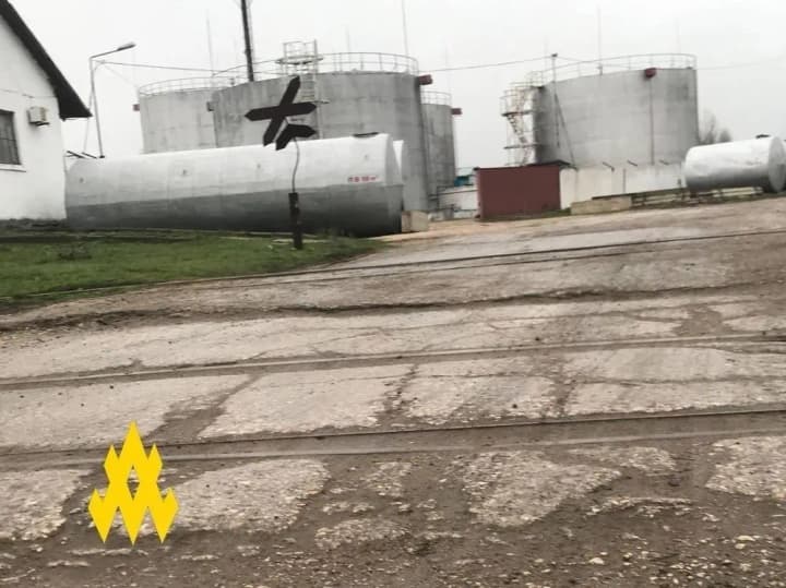 ukrainian-partisans-show-one-of-the-largest-russian-oil-depots-in-occupied-crimea