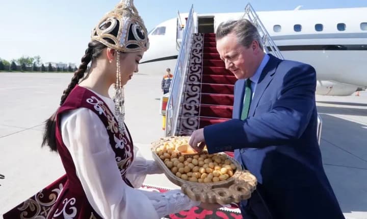 british-foreign-secretary-criticized-for-renting-a-luxury-jet-for-a-tour-of-central-asia