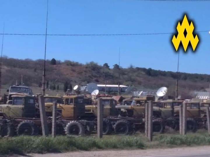 atesh-zdaly-koordynaty-skladu-v-sevastopoli-de-rosiiany-berut-viiskovu-tekhniku-dlia-remontu