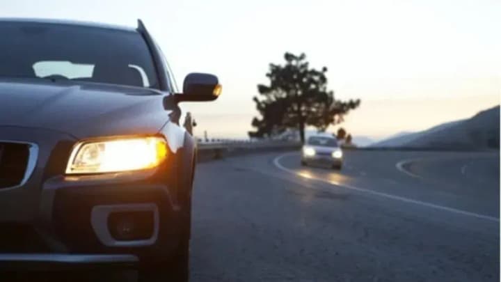 starting-from-may-1-drivers-must-turn-on-their-dipped-headlights-outside-of-settlements