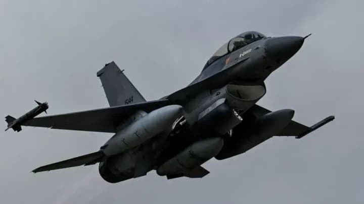 f-16-fighter-jet-crashes-in-the-us-pilot-ejects