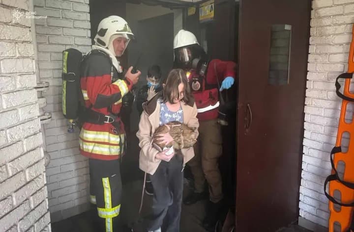 in-the-kyiv-region-84-people-including-20-children-were-evacuated-from-a-smoky-entrance-due-to-a-burning-tire