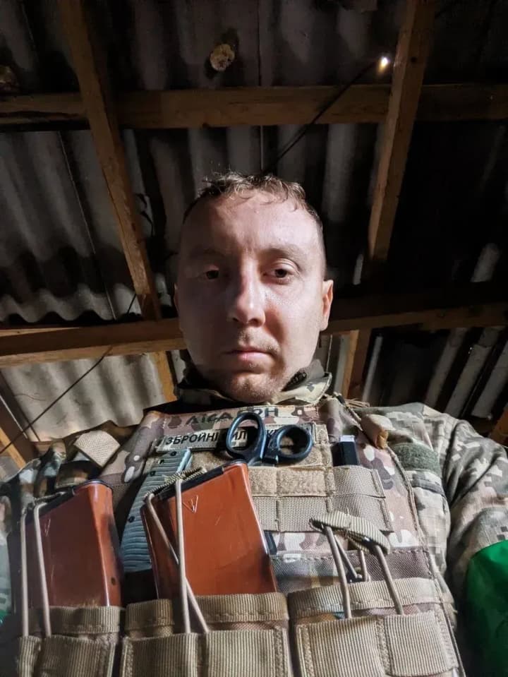 pysmennyk-stanislav-asieiev-otrymav-kontuziiu-na-fronti