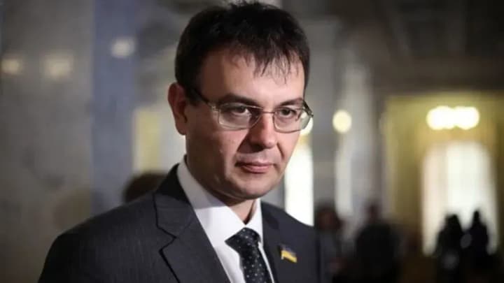 instruktsiia-z-doinnia-napivmertvoi-korovy-shcho-dumaiut-sotsmerezhi-pro-klub-biloho-biznesu-hetmantseva