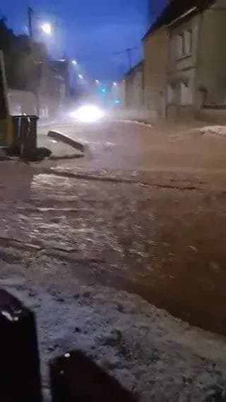 shtorm-u-frantsii-zabrav-zhyttia-shchonaimenshe-odniiei-liudyny