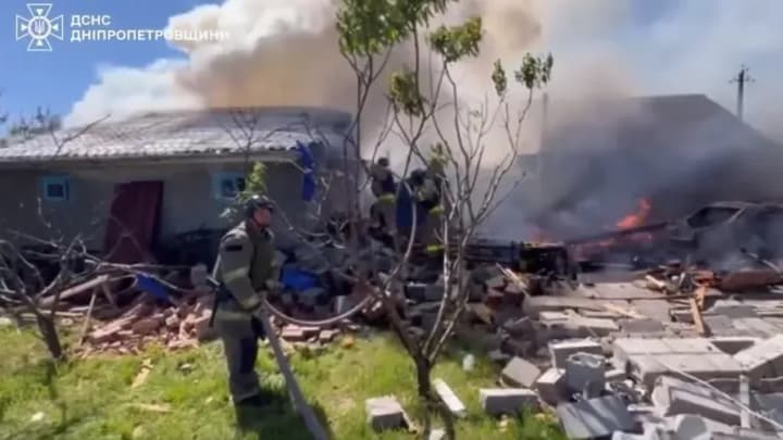 a-woman-is-wounded-in-nikopol-due-to-russian-shelling-a-fire-broke-out-in-a-private-building