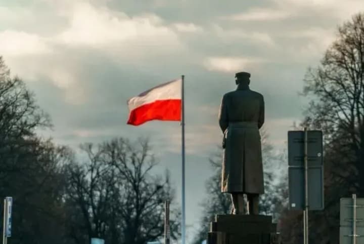 spetssluzhbi-polshi-obnaruzhili-ustroistva-proslushivaniya-v-pomeshchenii-zasedaniya-soveta-ministrov