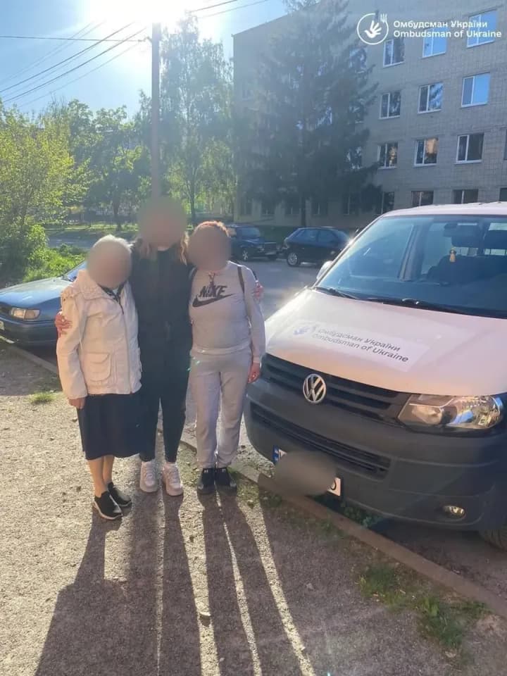 relatives-of-former-ukrainian-prisoner-of-war-returned-from-occupation