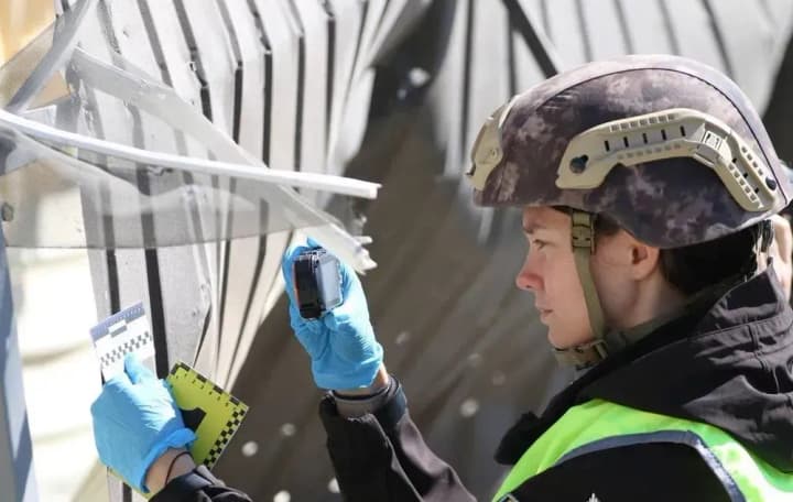 u-kyivskii-oblasti-zafiksovano-poshkodzhennia-20-budynkiv-ta-7-transportnykh-zasobiv-cherez-vorozhyi-obstril-ye-poraneni