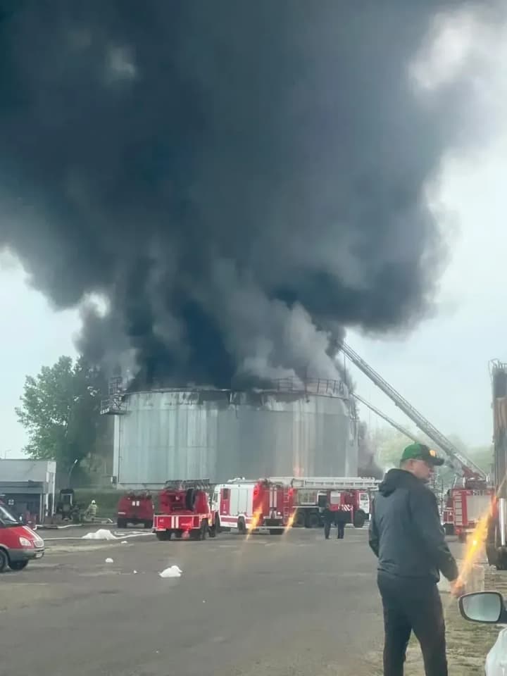 odrazu-dvi-naftobazy-bulo-atakovano-za-nich-u-krasnodarskomu-krai-rf-roszmi