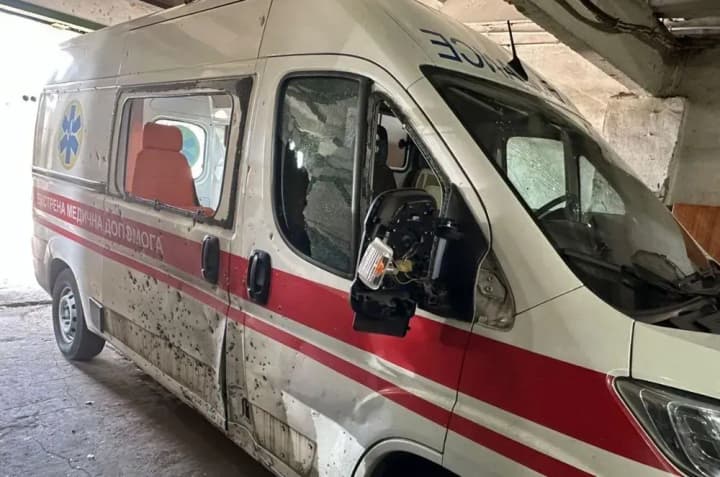 v-techenie-dnya-vrag-sovershil-bolee-dvukh-desyatkov-udarov-po-nikopolyu-dvoe-pogibshikh-i-vosem-postradavshikh