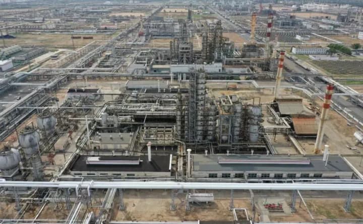 gur-drones-attacked-volgograd-oil-refinery-source