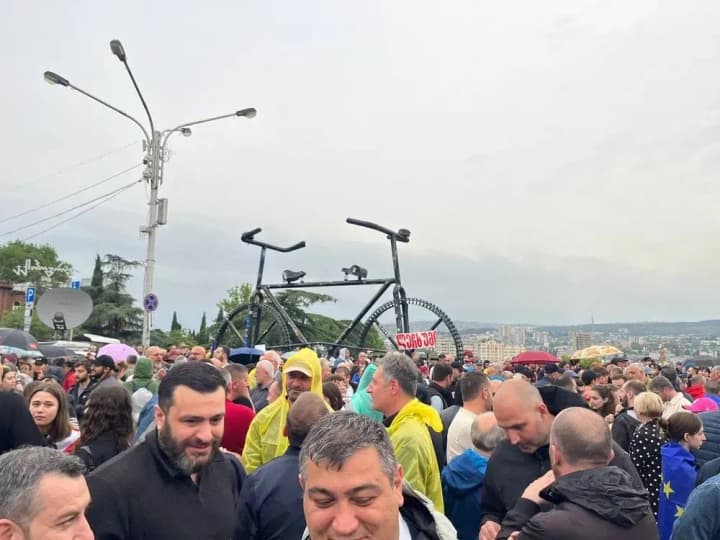 u-tbilisi-zbyraiutsia-na-masshtabnyi-ievropeiskyi-marsh-proty-zakonu-pro-inoahentiv
