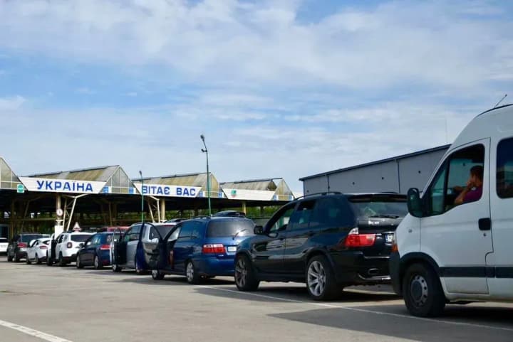 passenger-traffic-at-the-border-at-the-weekend-increased-more-people-are-leaving-than-entering-border-guards