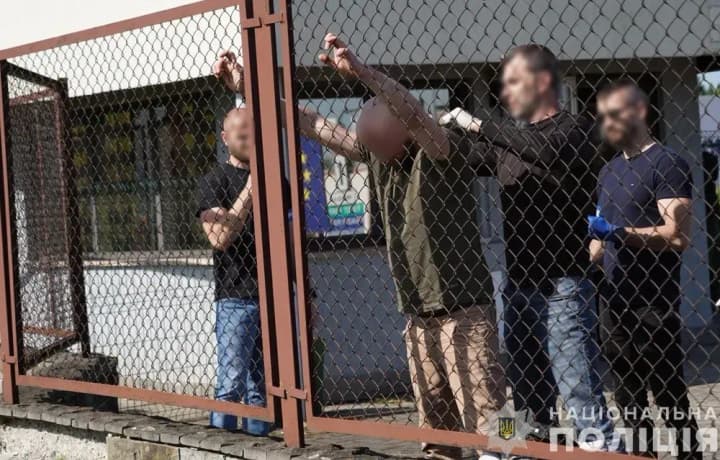 mizhnarodnykh-shakhraiv-ekstraduvaly-za-oshukanstvo-chekhiv-na-55-mln-hrn