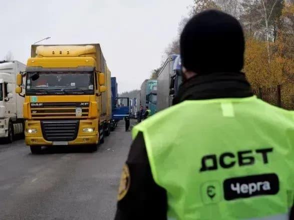 echeck-900-thousand-trucks-crossed-the-border-using-online-registration-in-a-year