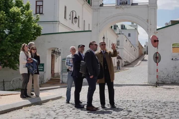 na-terytorii-nyzhnoi-lavry-pevni-sporudy-prystosuiut-pid-muzeini-prymishchennia