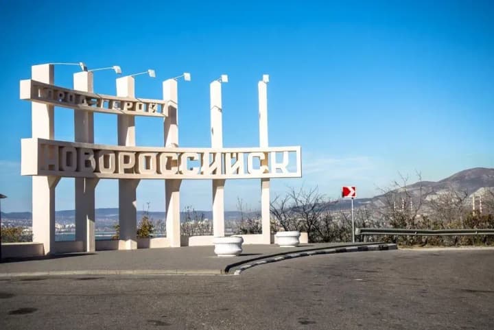 krasnodarskii-krai-ataka-bpla-vizvala-vzrivi-v-portu-i-na-neftebaze-v-rf