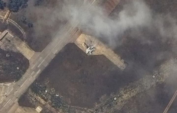 photos-over-belbek-airfield-in-occupied-crimea-after-atacms-strikes-published