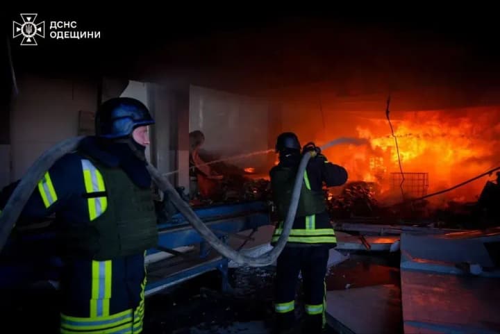 russian-attack-on-odesa-rescuers-show-photos-of-the-aftermath-of-the-attack