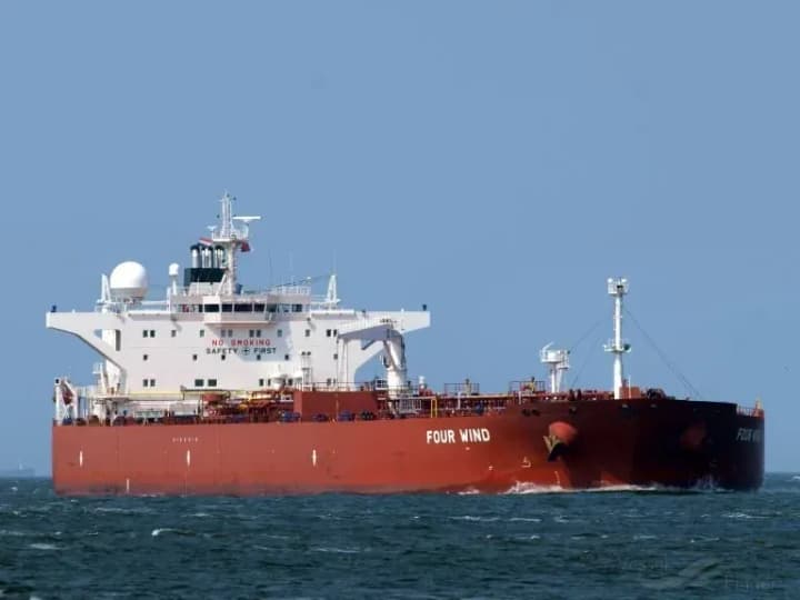 houthis-attack-a-panama-flagged-tanker-carrying-russian-oil-to-china-with-a-missile