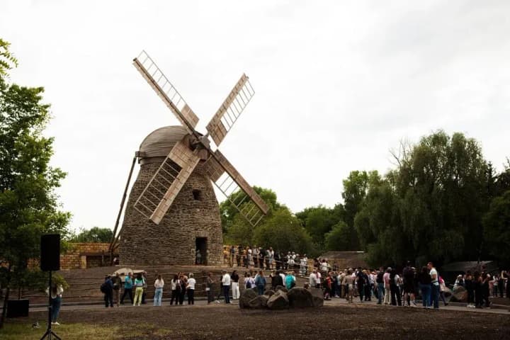 preservation-of-cultural-monuments-a-restored-windmill-from-kherson-region-is-now-working-in-kyiv