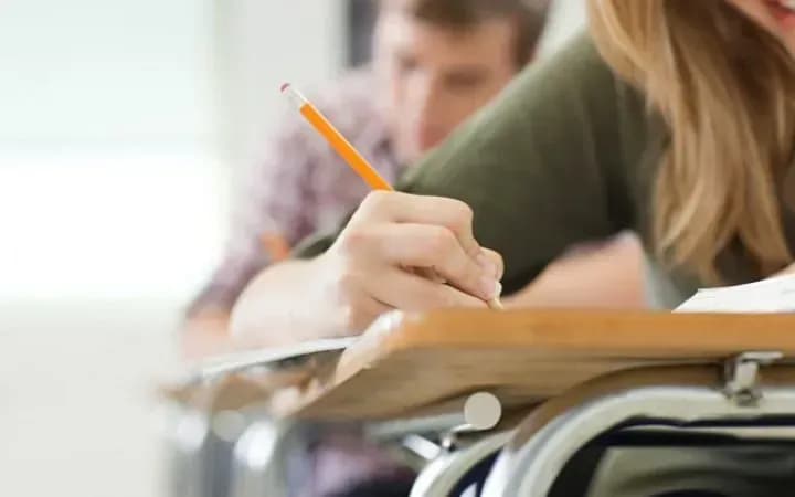 navchannia-u-serpni-ta-robochi-dni-shchosuboty-minosvity-nadalo-rekomendatsii-shchodo-hrafika-studentiv-na-novyi-navchalnyi-rik