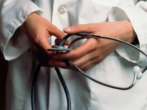 women-doctors-and-pharmacists-will-have-to-register-for-military-service-for-official-employment