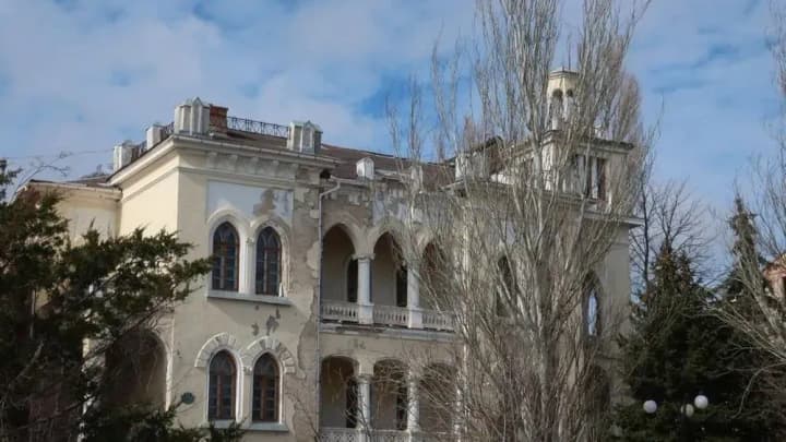 the-occupation-authorities-of-crimea-put-up-for-auction-three-historical-dachas