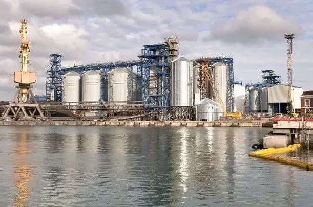 kompaniia-hrozy-i-naumenko-gnt-group-zablokuvala-robotu-zernovoho-terminalu-v-odesi-detalna-khronolohiia-konfliktu