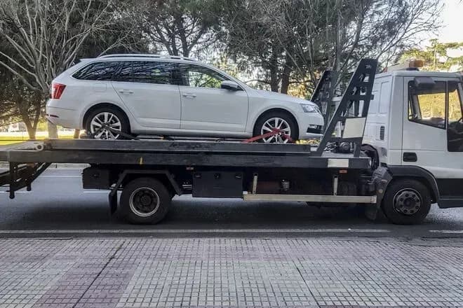 rada-planiruet-zapretit-evakuatsiyu-avtomobilei-inspektorami-po-parkovke-na-vremya-voini-no-yest-nyuans