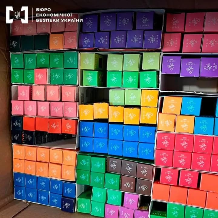 elektronni-syharety-bez-aktsyznykh-marok-na-52-mln-hrn-shistom-orhanizatorom-nezakonnoho-prodazhu-oholosyly-pidozry