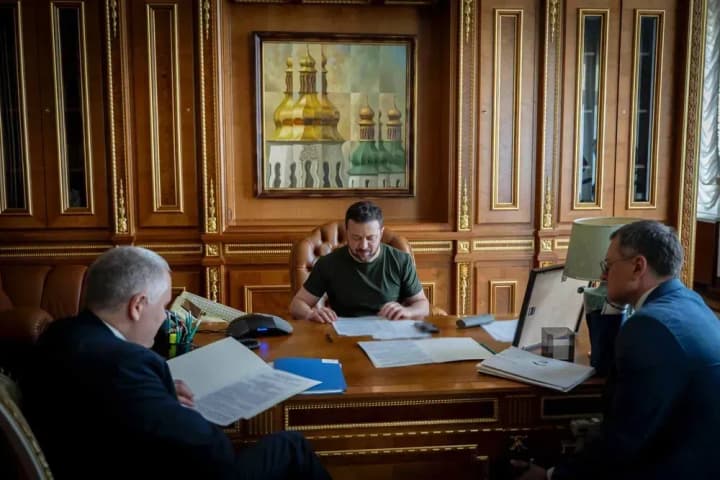 austrian-chancellor-in-a-conversation-with-zelensky-confirmed-participation-in-the-peace-summit
