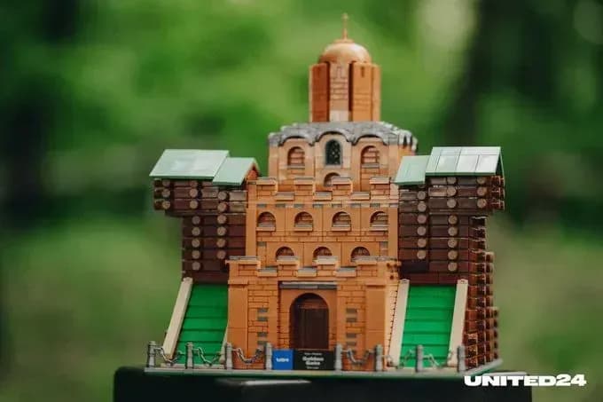 lego-releases-sets-of-ukraines-landmarks-to-raise-funds-to-rebuild-damaged-school
