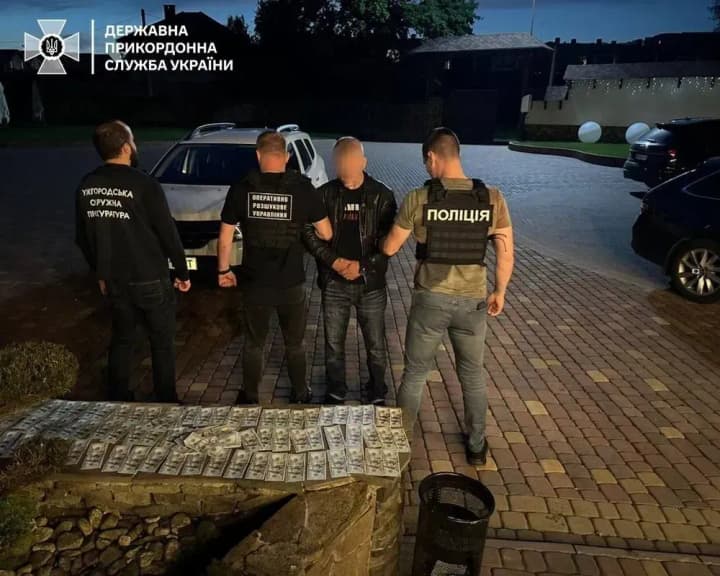 driver-pushed-car-into-a-ditch-and-fled-after-organizer-of-illegal-border-crossing-was-detained