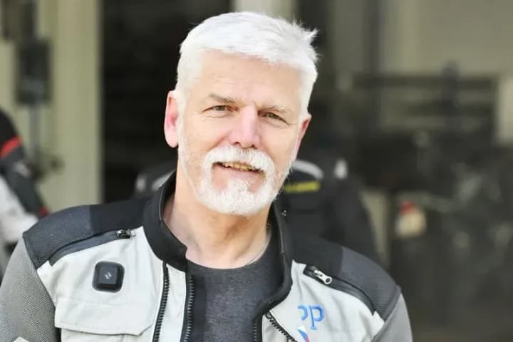 prezident-chekhii-petr-pavel-gospitalizirovan-posle-avarii-na-mototsikle