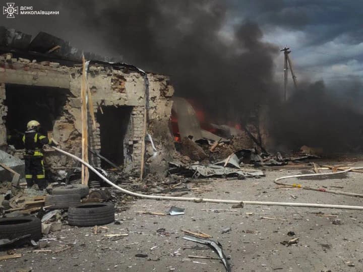 russian-missile-attack-on-snihurivka-in-mykolaiv-region-kills-two-and-wounds-5