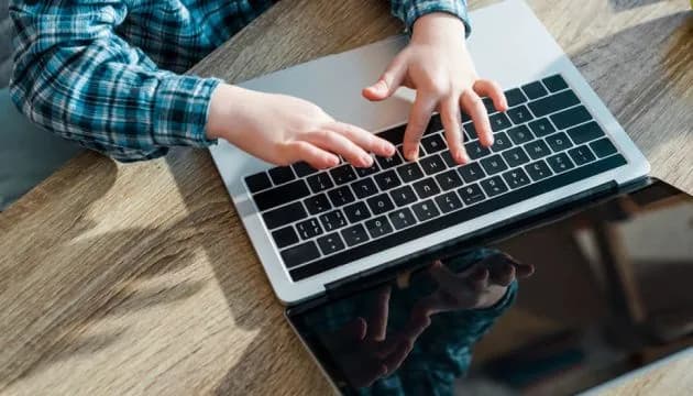 bolee-300-millionov-detei-yezhegodno-stanovyatsya-zhertvami-seksualnogo-nasiliya-v-internete-issledovanie