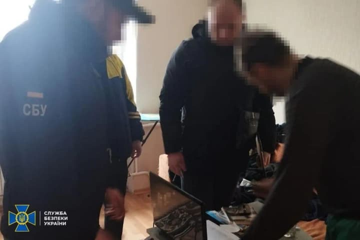 voskhvalyali-putina-i-opravdivali-prestupleniya-rf-v-buche-agitatori-poluchili-pyat-let-tyurmi