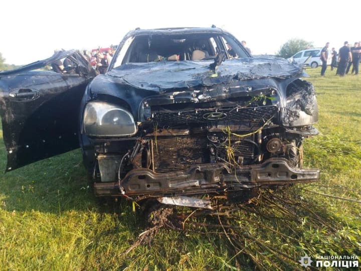 na-rivnenshchyni-avto-zletilo-iz-mostu-v-richku-troie-liudei-zahynulo-sered-nykh-nepovnolitnia