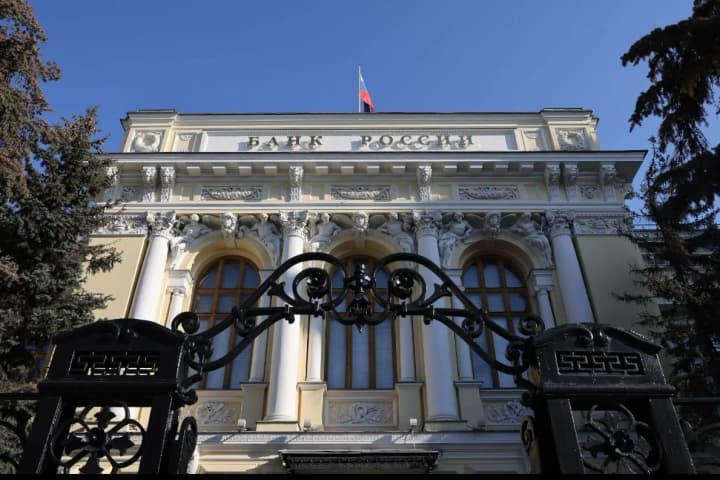 bloomberg-g7-obhovoriuie-sanktsii-proty-bankiv-yaki-vykorystovuiut-analoh-swift-iz-rf