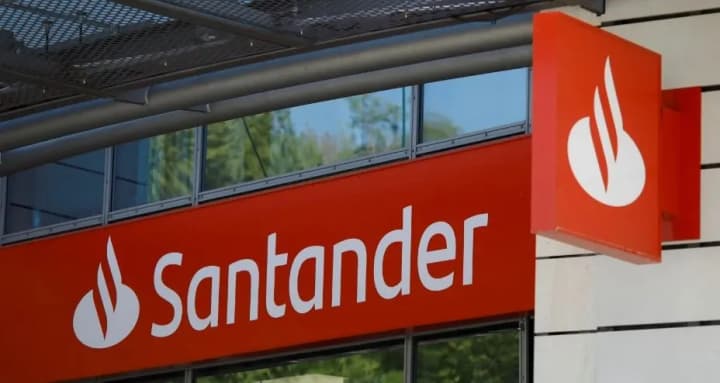 hackers-put-up-for-sale-the-data-of-30-million-customers-of-the-spanish-bank-santander
