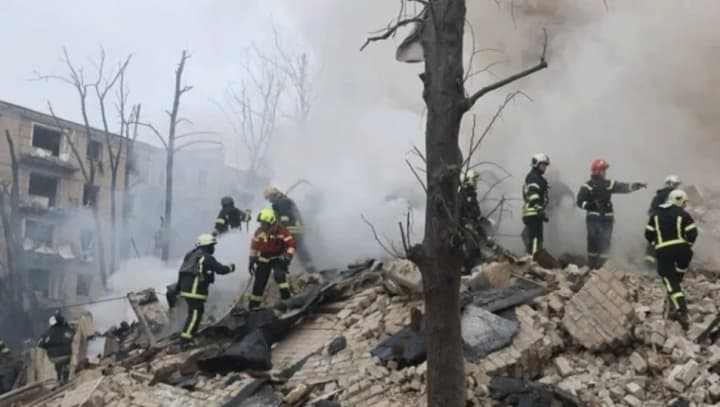 u-kharkovi-vnaslidok-udaru-viisk-rf-zahynuly-shchonaimenshe-9-liudei-desiatky-postrazhdalykh-ova