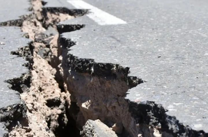 yaponiyu-vskolikhnuli-dva-zemletryaseniya-povrezhdena-elektrostantsiya