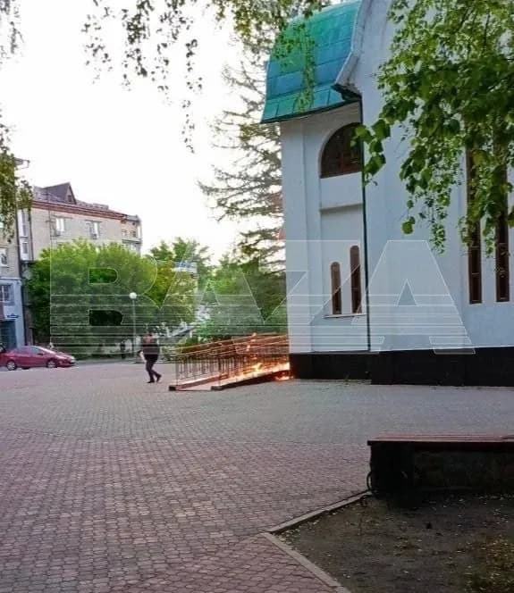 u-rf-cholovik-zakydav-zakydav-kokteiliamy-molotova-khram-dmytra-donskoho