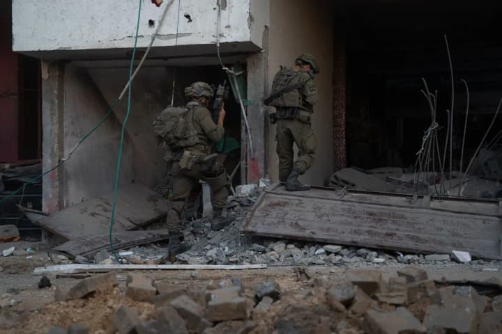 armiya-oboroni-izrailya-nachala-nazemnuyu-operatsiyu-protiv-khamas-v-gorodke-bezhentsev-v-gaze