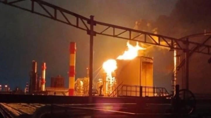 the-russian-side-is-responsible-for-any-fires-at-the-refinery-gur