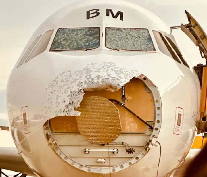 in-austria-a-passenger-plane-was-caught-in-a-severe-thunderstorm-hail-broke-the-windshield-and-broke-the-nose