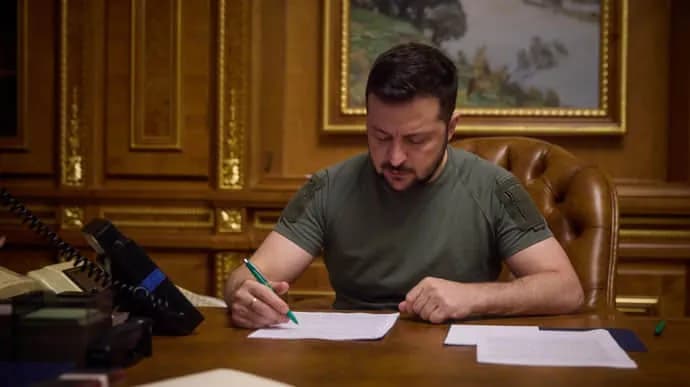 zelenskyi-zatverdyv-sklad-delehatsii-ukrainy-na-konferentsiiu-z-vidnovlennia-u-berlini